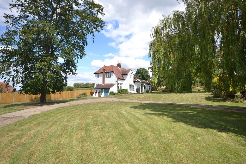 4 bedroom detached house for sale in Crooked Mile, Waltham Abbey, EN9