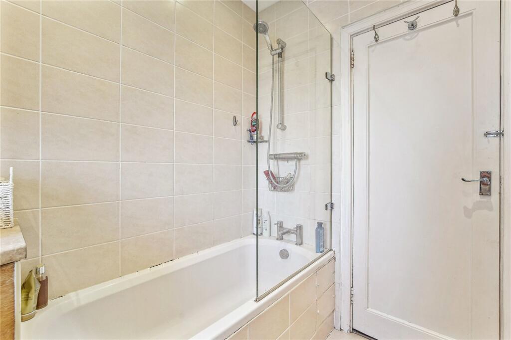 2 bedroom flat for sale in Rossmore Court, Park Road, London, NW1