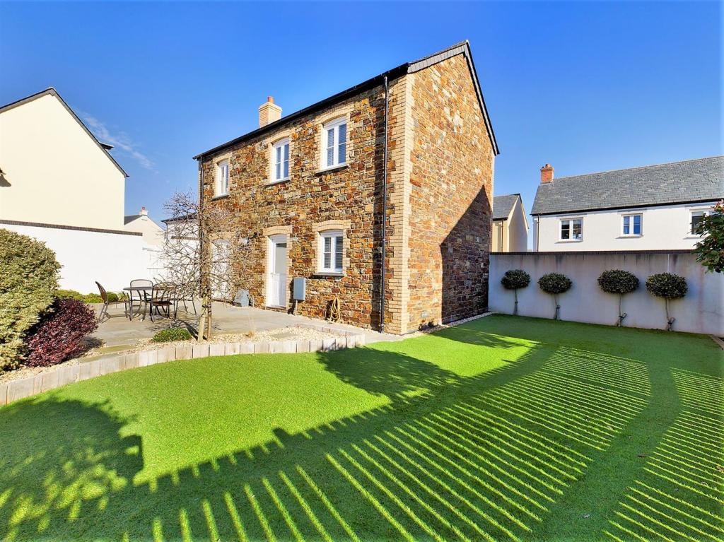 3 bedroom detached house for sale in Stret Lugan, Nansledan, Newquay, TR8