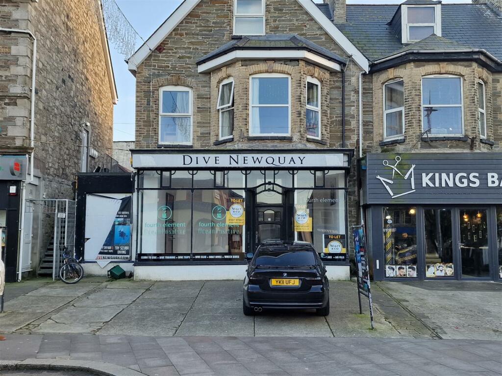Commercial property for rent in East Street, Newquay, TR7