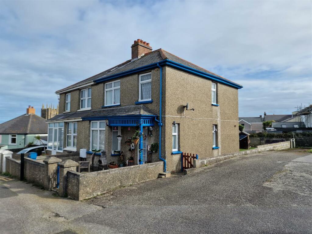 3 bedroom semidetached house for sale in Mount Wise, Newquay, TR7