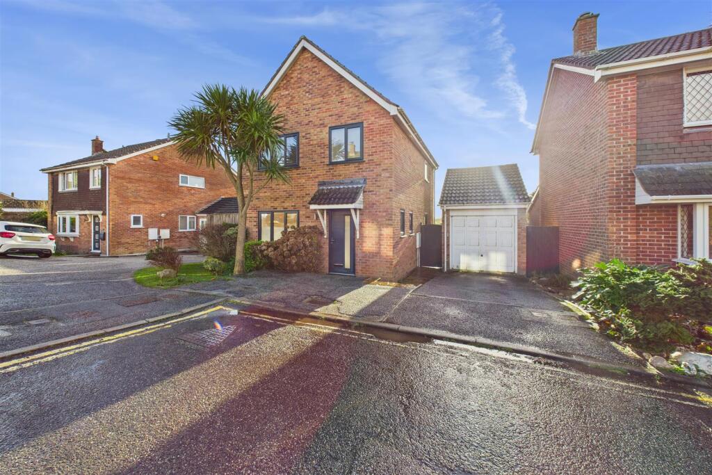 Main image of property: Curlew Close, Pentire