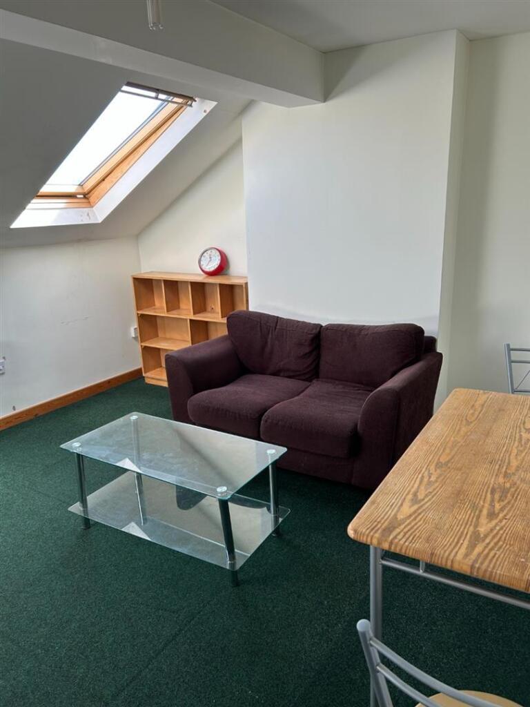 Main image of property: Flat 4, 298 London Road, Sheffield