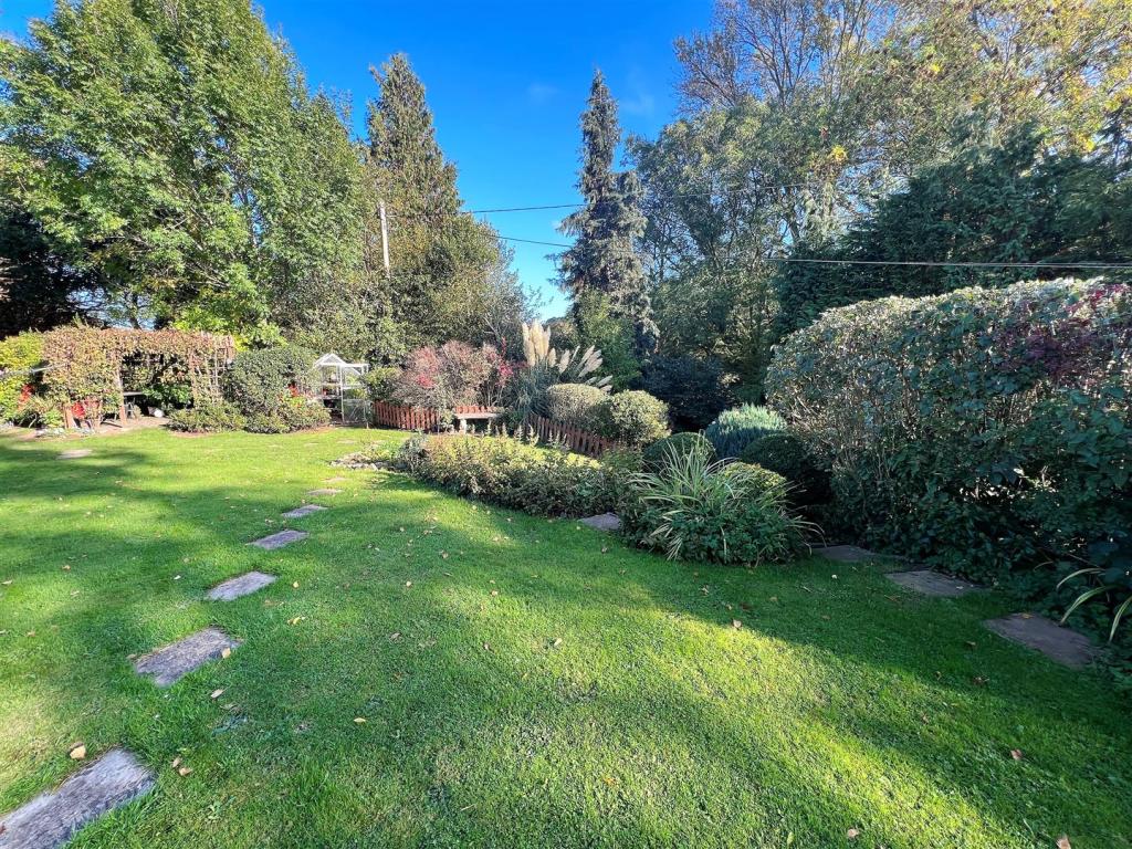 3 bedroom cottage for sale in Ross Road, Newent, GL18