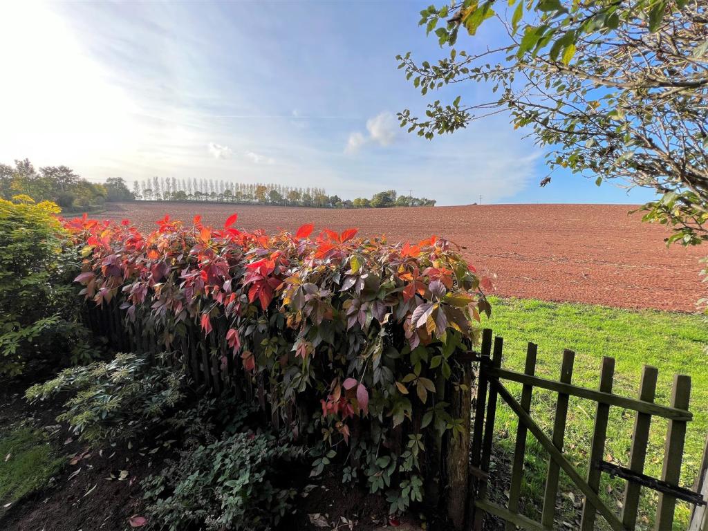 3 bedroom cottage for sale in Ross Road, Newent, GL18