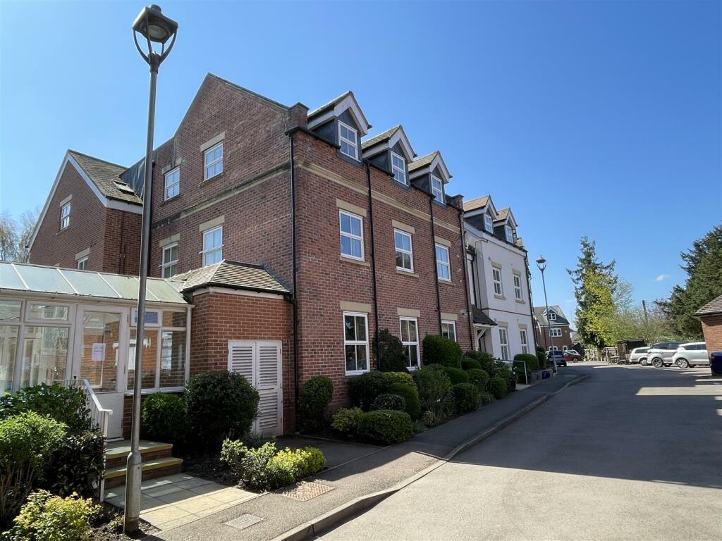 1 bedroom retirement property for sale in Stokes Mews, Newent, GL18