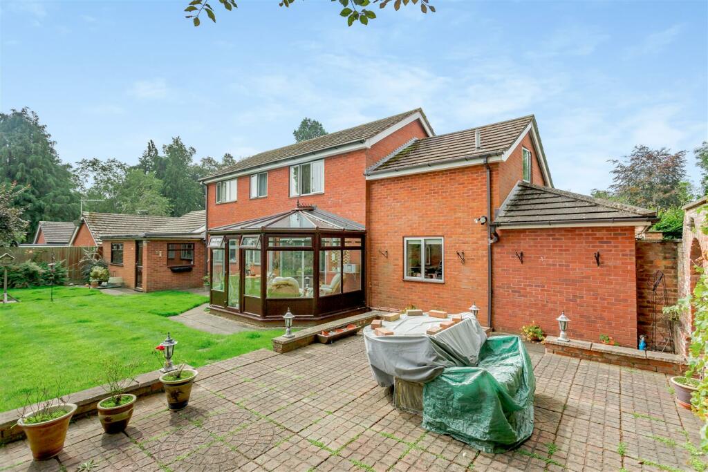 4 bedroom detached house for sale in Friars Walk, Newent, GL18