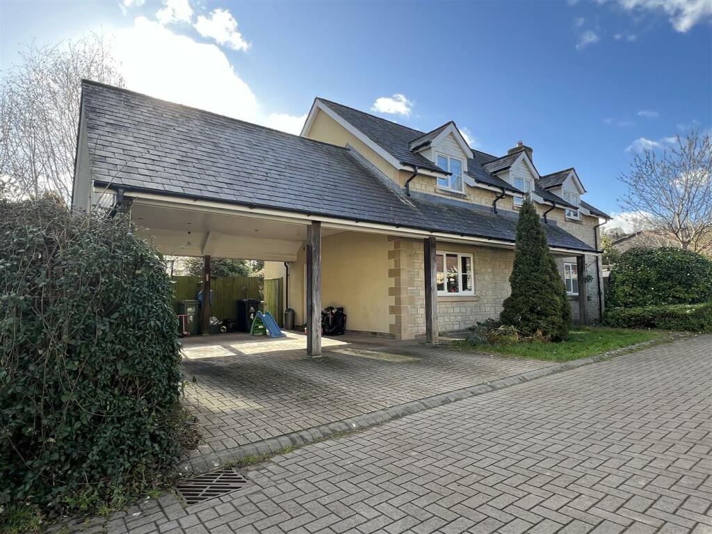 3 bedroom detached house for sale in Brooklea Gardens, Longhope, GL17