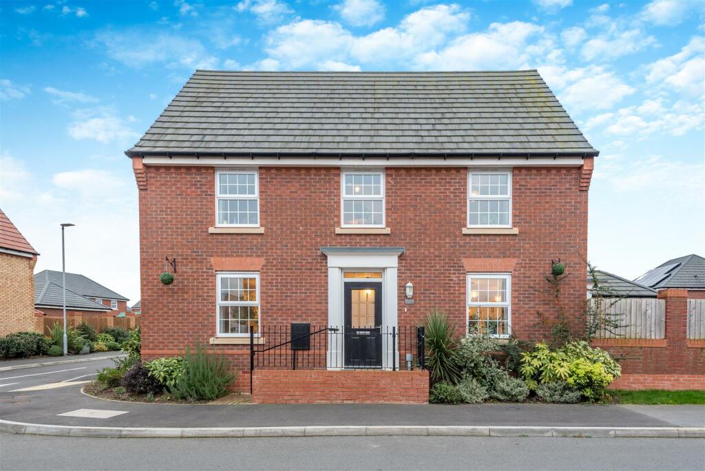 4 bedroom detached house