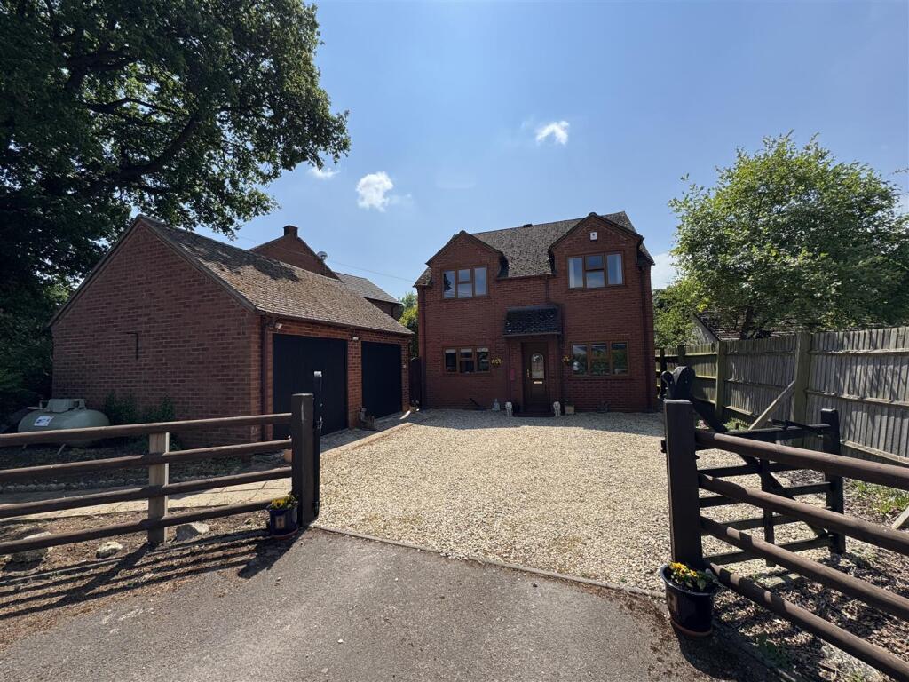 4 bedroom detached house