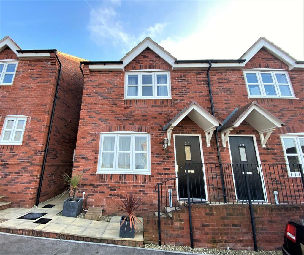 2 bedroom semidetached house for sale in Wellingtons Grove, Cinderford