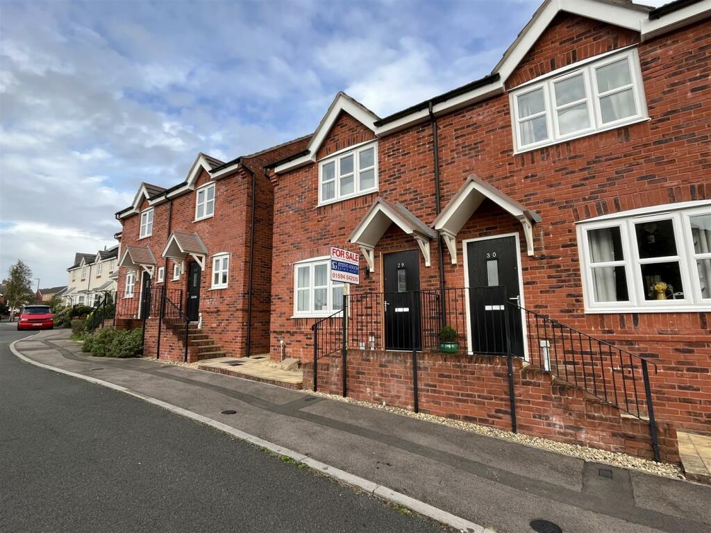 2 bedroom semidetached house for sale in Wellingtons Grove, Cinderford