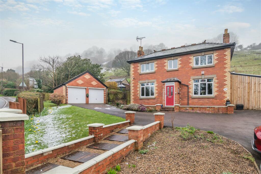 3 bedroom detached house for sale in New Road, Mitcheldean, GL17