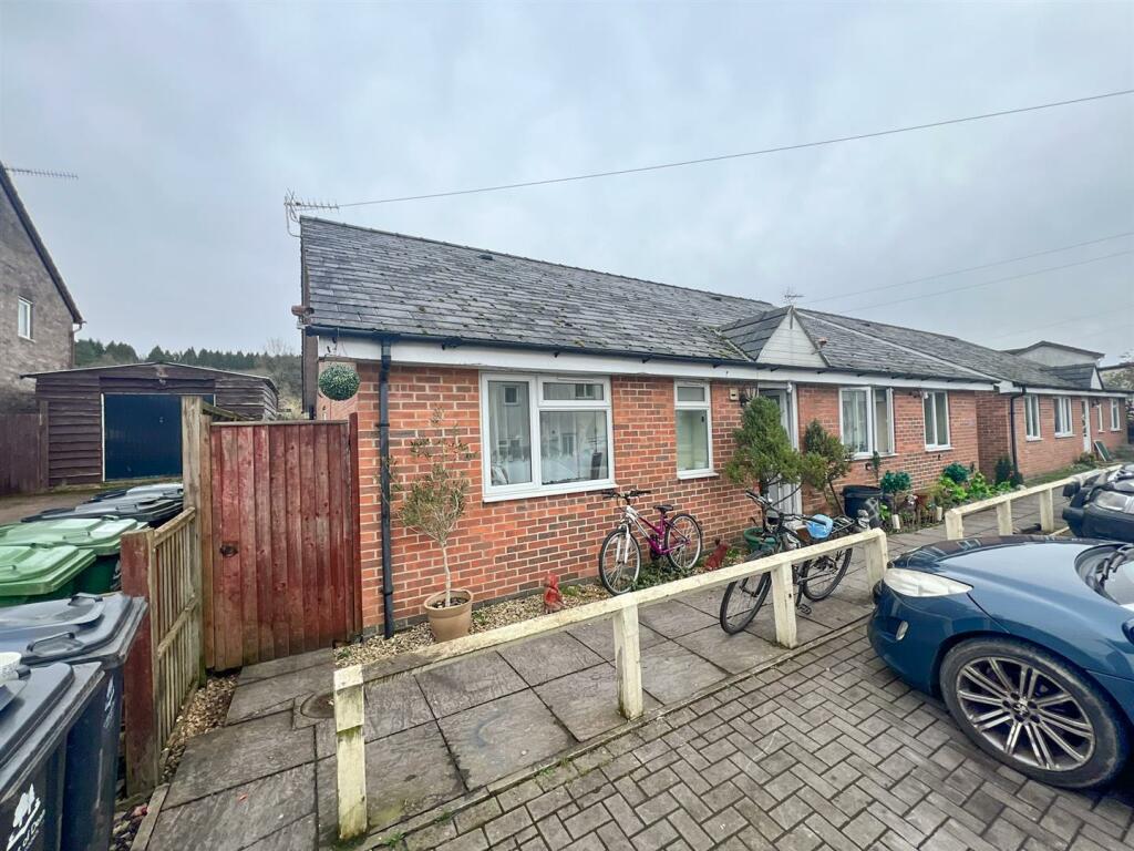 2 bedroom semidetached bungalow for sale in Steam Mills, Cinderford, GL14