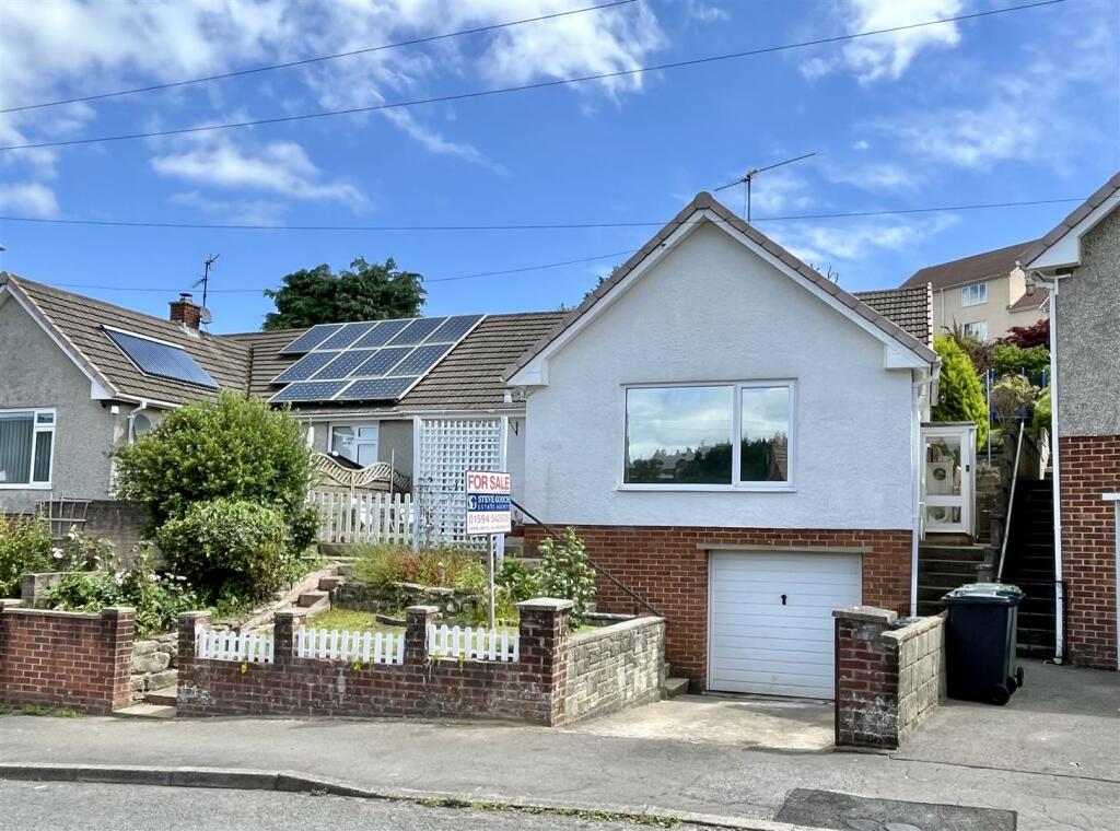3 bedroom semidetached bungalow for sale in Eastern Way, Ruspidge, GL14