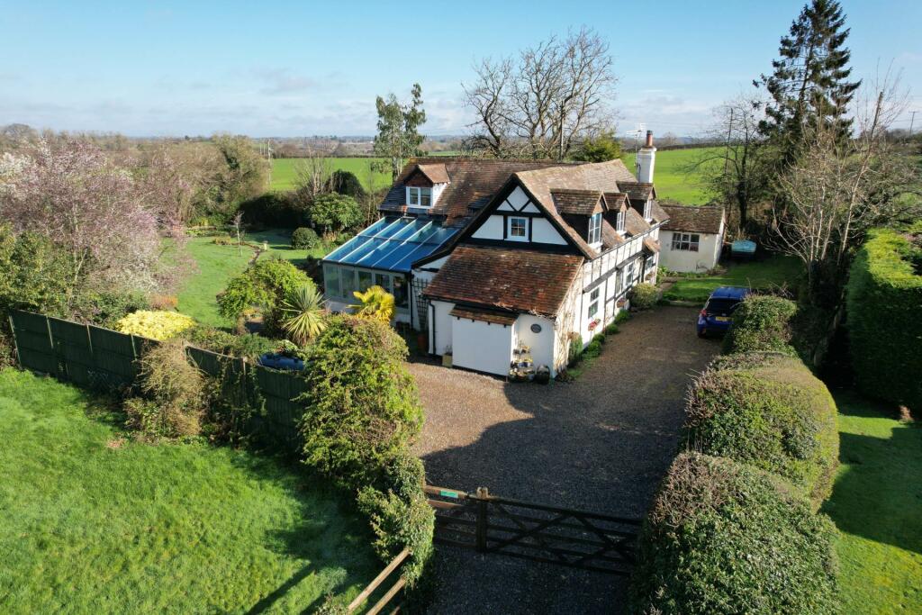 4 bedroom detached house for sale in Smith End Green, Leigh Sinton, WR13