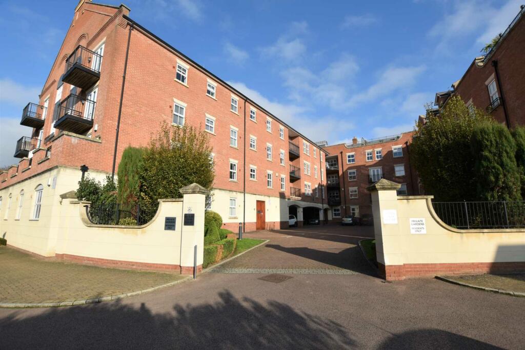 2 bedroom apartment for rent in Harry Davis Court, Armstrong Drive, WR1