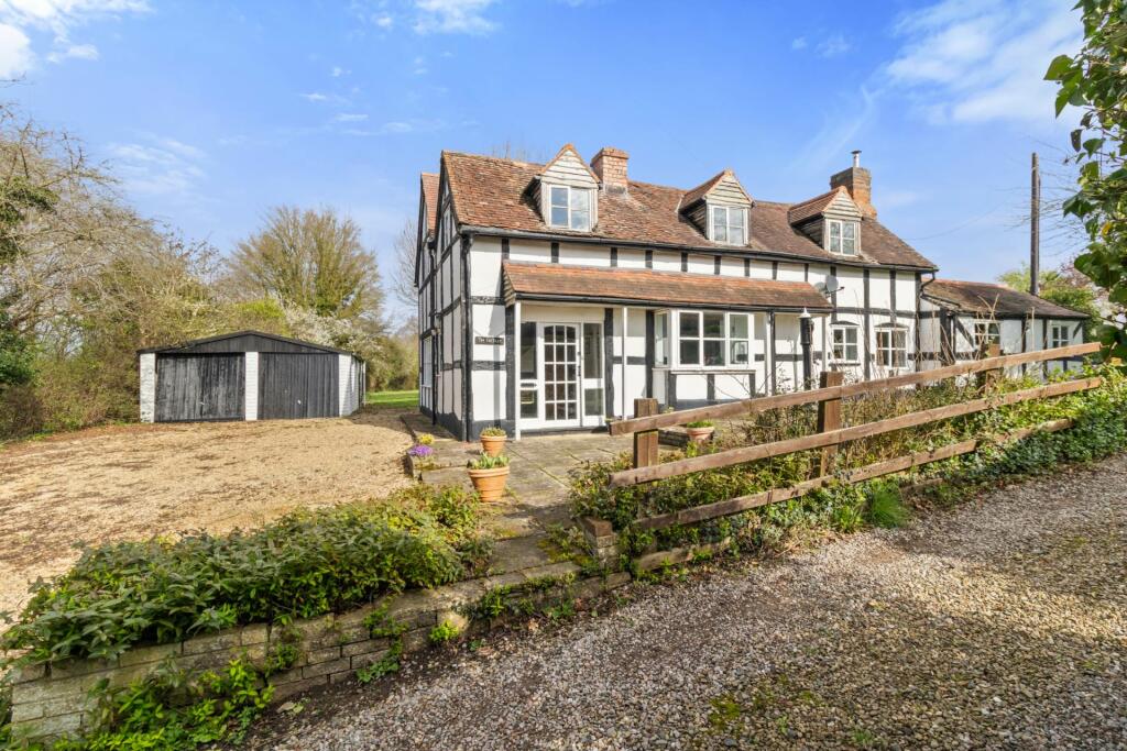 5 bedroom detached house for sale in Smith End Green, Leigh Sinton