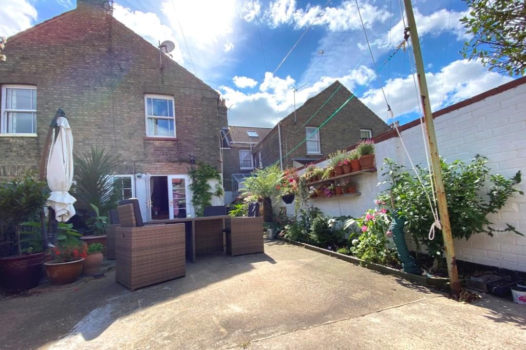 5 bedroom terraced house for sale in London Road South, Lowestoft