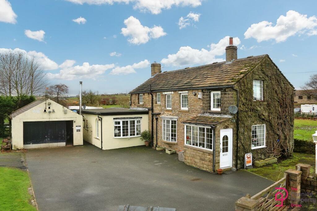 3 bedroom detached house for sale in Heather Lodge, High Flatts