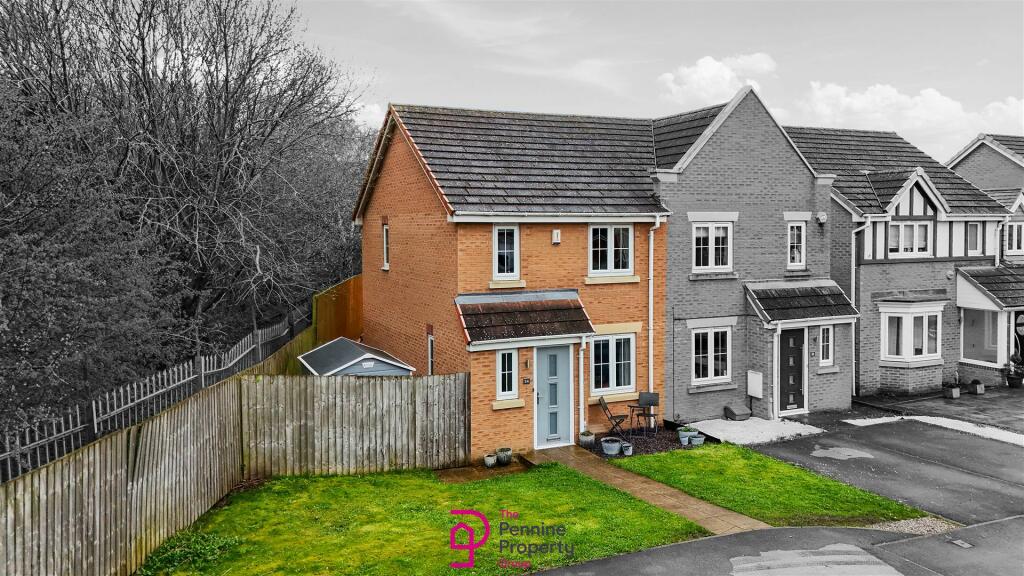 3 bedroom semidetached house for sale in Heathercliff Way, Penistone, S36
