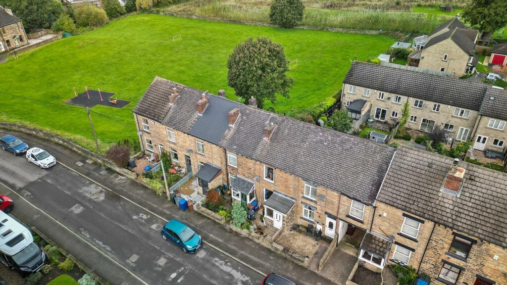 2 bedroom terraced house for sale in Wentworth Road, Penistone