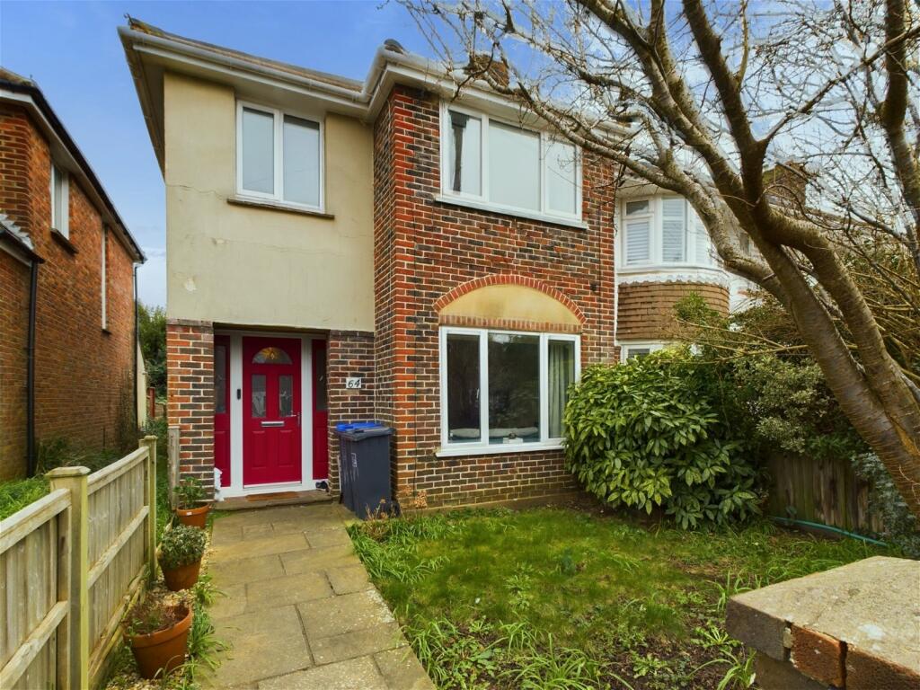 3 bedroom end of terrace house for sale in Bramley Road, Broadwater