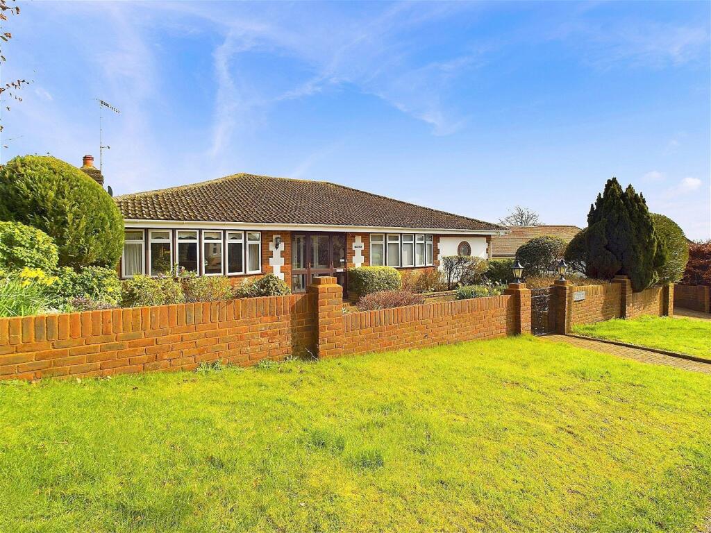 3 bedroom detached bungalow for sale in West Hill, High Salvington, Worthing BN13 3BY, BN13