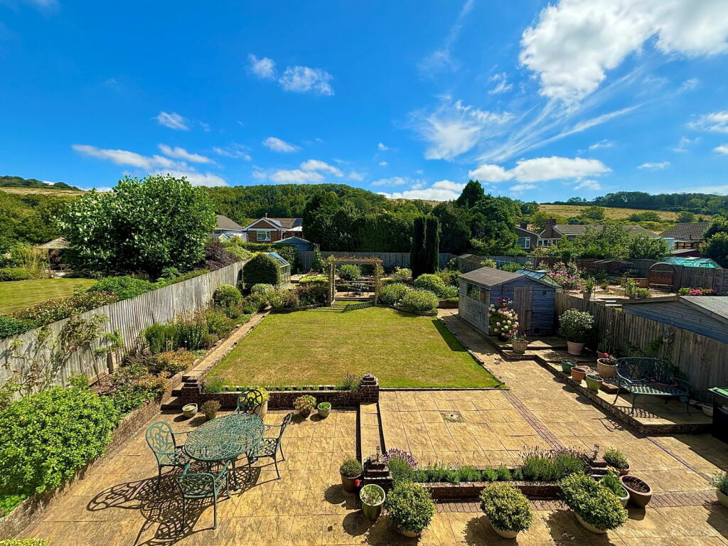 Additional property image - Hollingbury Gardens, Findon Valley, Worthing BN14 0EE