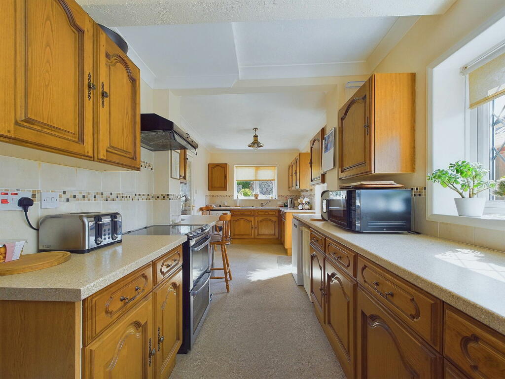 Additional property image - Hollingbury Gardens, Findon Valley, Worthing BN14 0EE