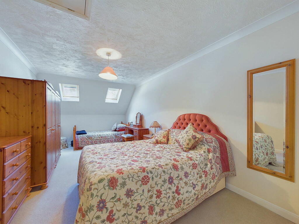 Additional property image - Hollingbury Gardens, Findon Valley, Worthing BN14 0EE