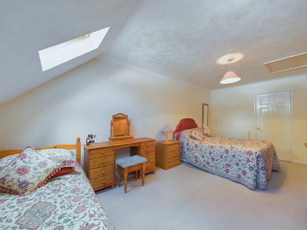 Additional property image - Hollingbury Gardens, Findon Valley, Worthing BN14 0EE