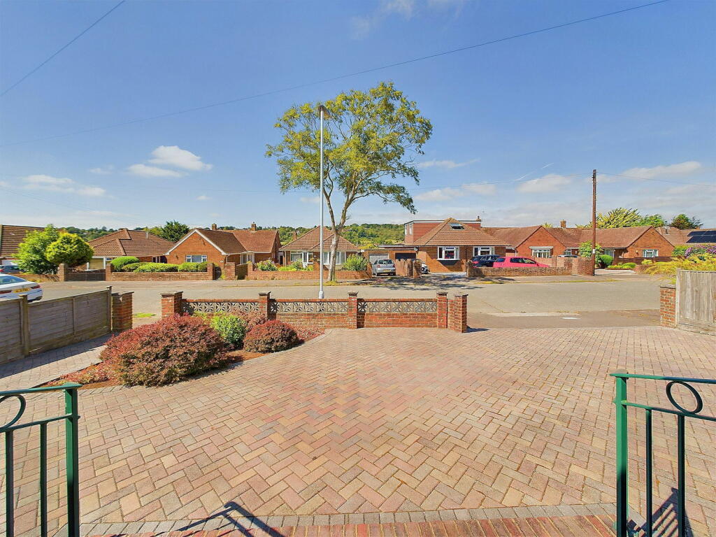 Additional property image - Hollingbury Gardens, Findon Valley, Worthing BN14 0EE