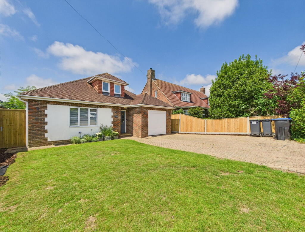Main image of property: Cissbury Gardens, Findon Valley, Worthing BN14 0DZ