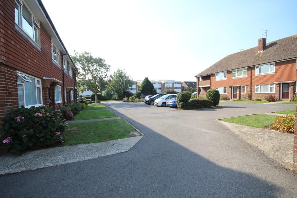 2 bedroom ground floor flat for sale in Manor View Court, Sompting Avenue, Broadwater BN14 8HR, BN14