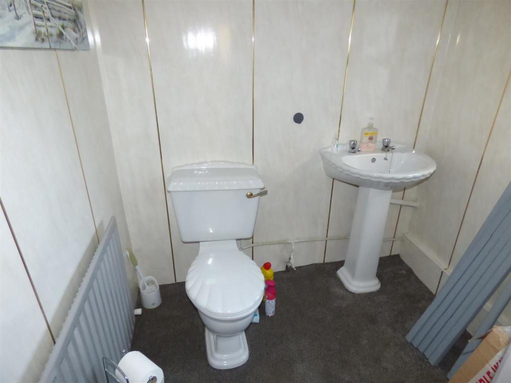 2 bedroom terraced house for sale in Darlington Road, Ferryhill, DL17