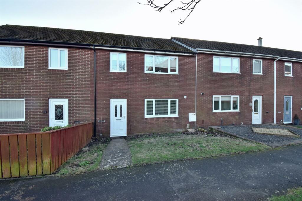 3 bedroom terraced house for sale in Helmsley Close, Ferryhill, DL17