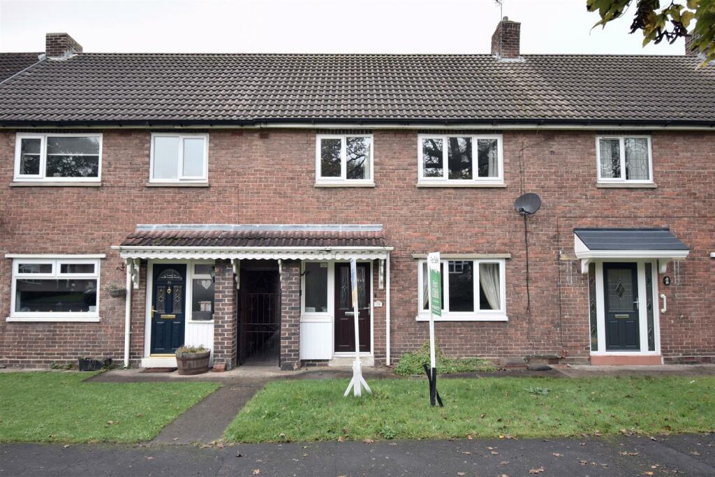 3 bedroom terraced house for sale in The Park, Middleham, DL17