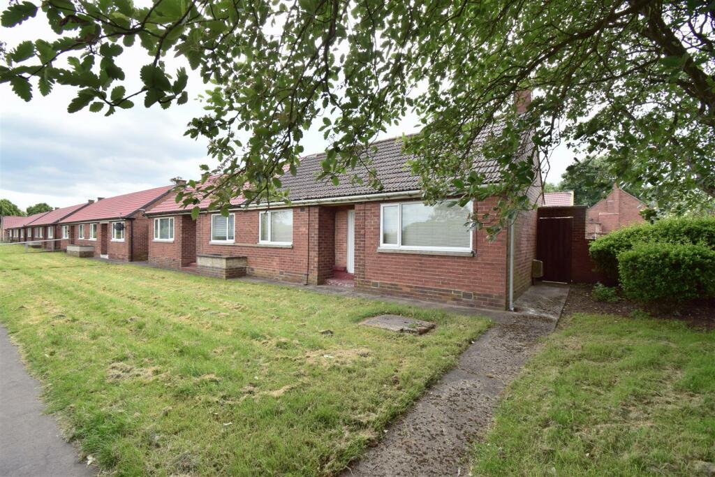 2 bedroom semidetached bungalow for sale in Barnard Road, Ferryhill, DL17