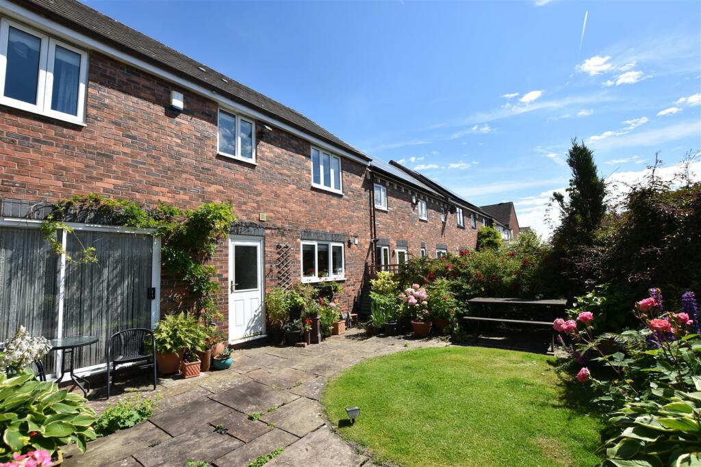 4 bedroom terraced house for sale in Victoria Court, Croston, PR26