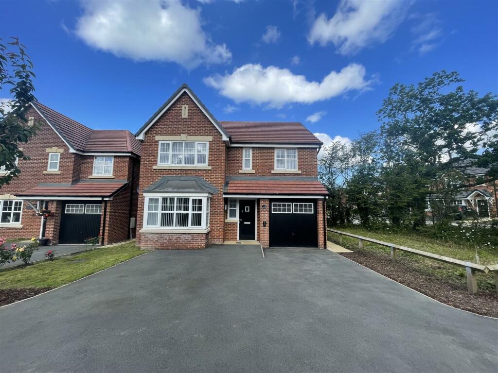 4 bedroom detached house for sale in Woodcock Close, Cottam, PR4