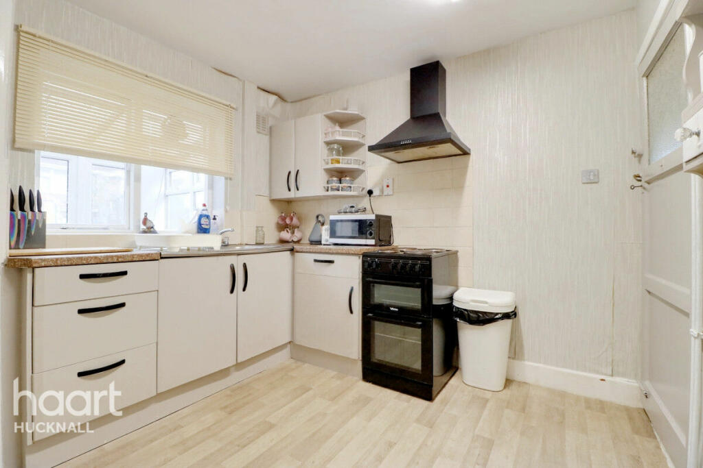 3 bedroom semidetached house for sale in Cherry Avenue, Hucknall