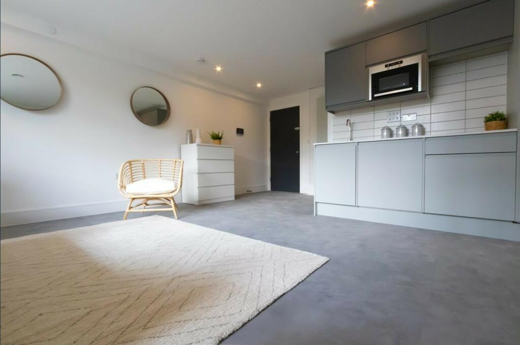 Studio flat for rent in 34 Fyfield Road, Enfield, EN1 3FS, EN1