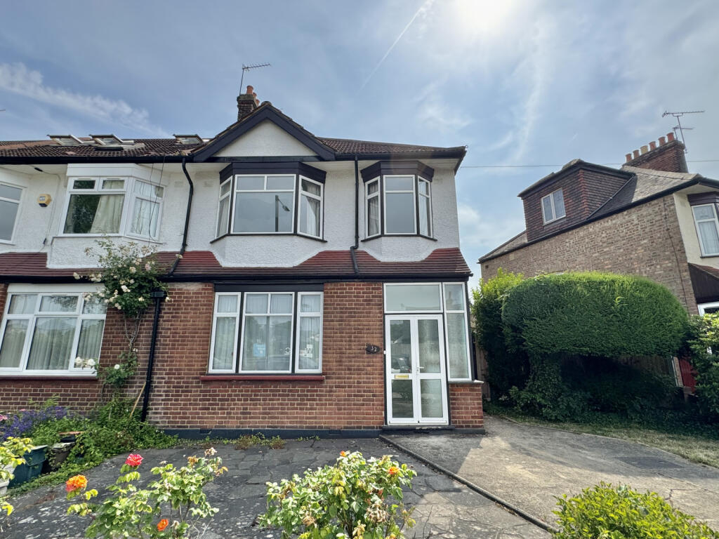 Main image of property: Firs Lane, Winchmore Hill, N21