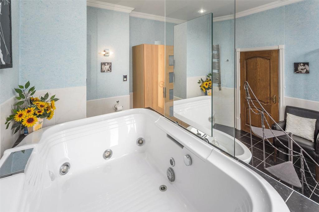 5 bedroom detached house for sale in Old Elvet, Durham, DH1