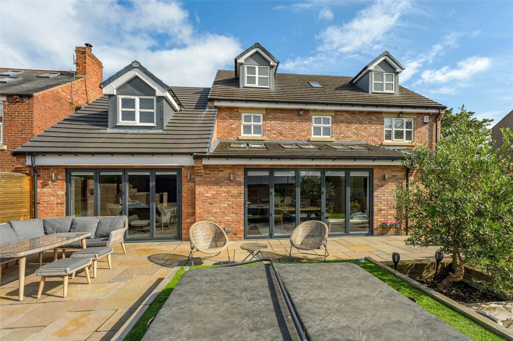 5 bedroom detached house for sale in North Road, Spennymoor, Durham, DL16