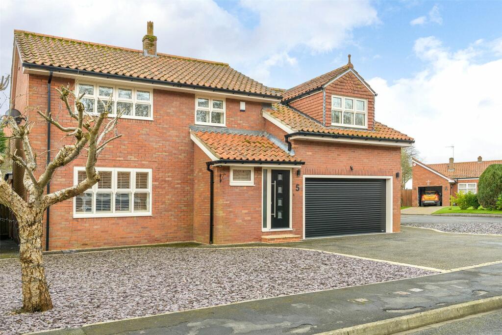 5 bedroom detached house for sale in Broadoaks, Middleham, DL17