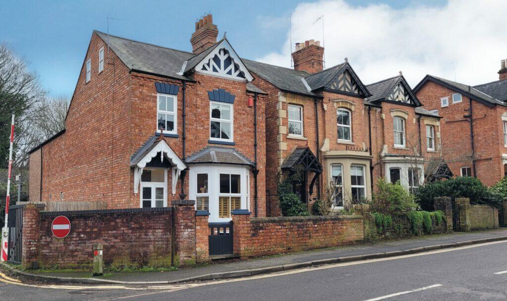 Bath Road, Banbury, OXON, OX16 Rentaros