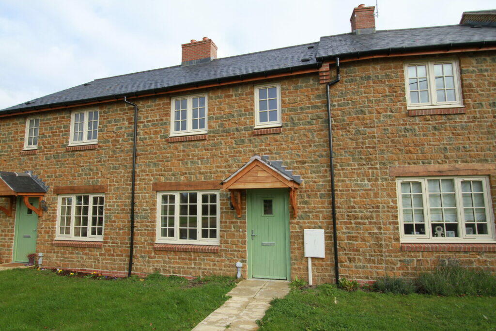3 bedroom terraced house for rent in Long Reed, Canons Ashby Road