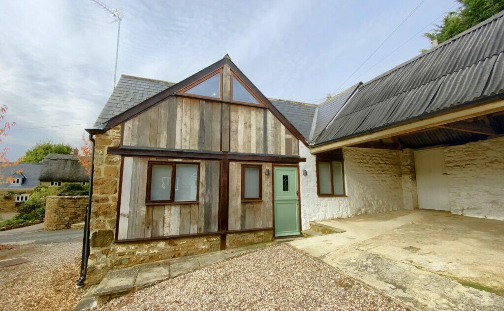 1 bedroom link detached house for rent in Mills Lane, Wroxton, OXON, OX15